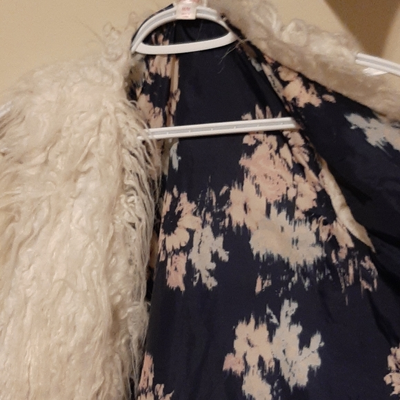 Vest - Picture 2 of 2